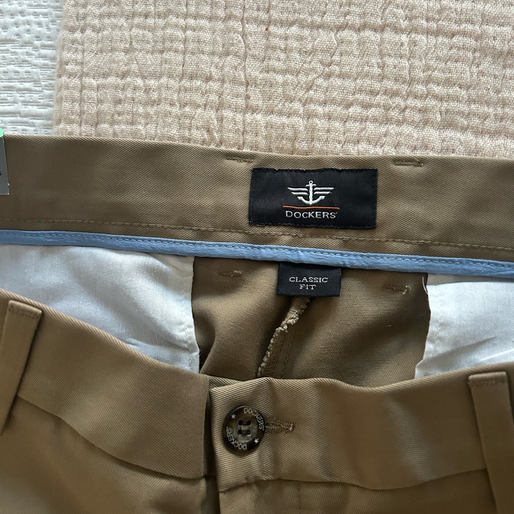 Dockers Men's Tan Chinos